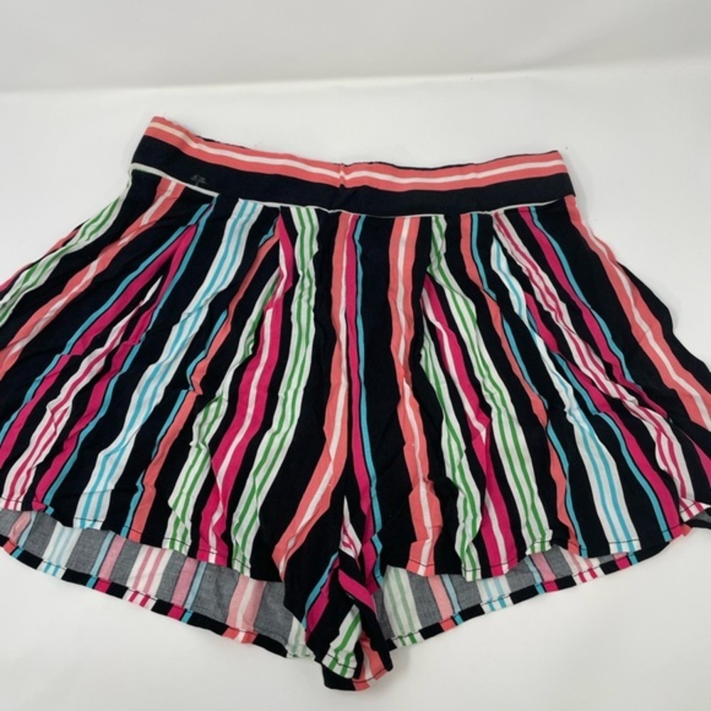 Women’s‎ shorts